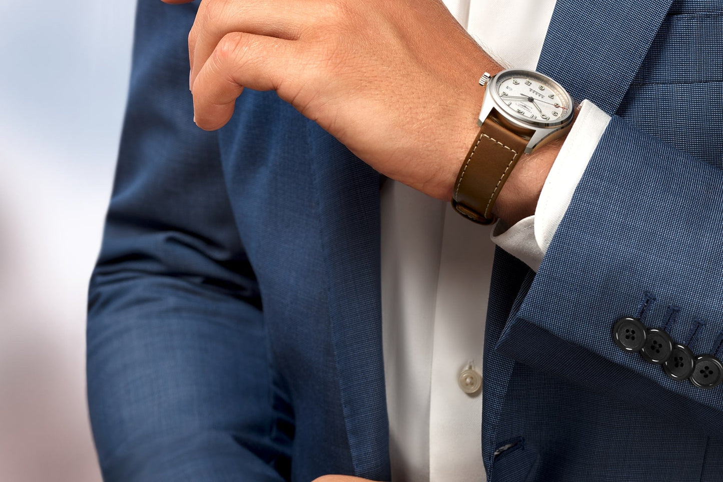 Spirit 40 mm Silver on Strap *