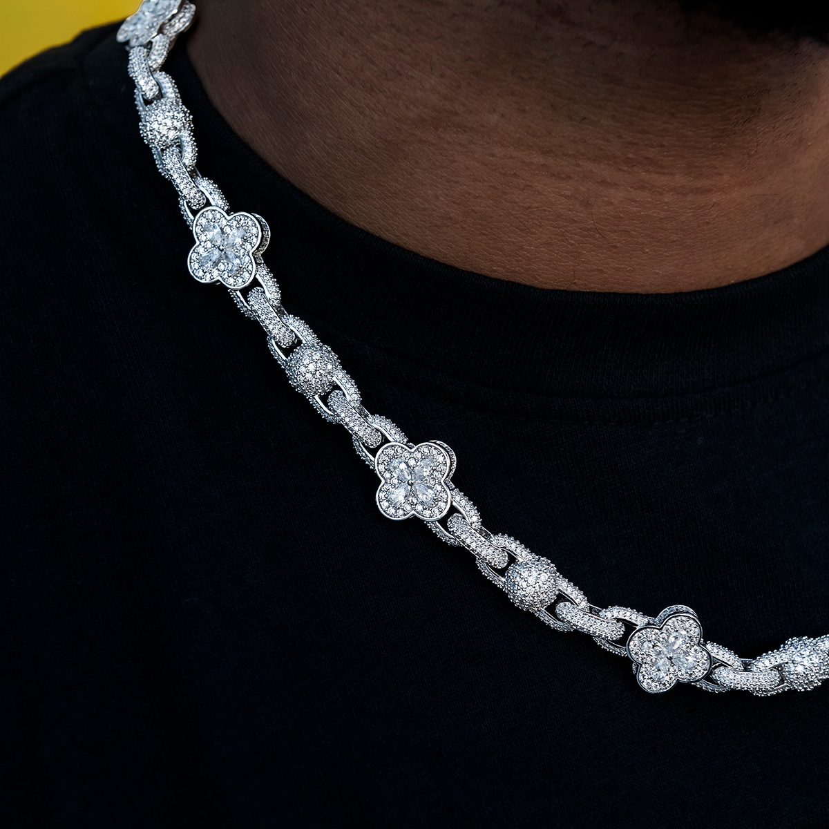 Diamond Ball Clover Mariner Chain in White Gold- 10mm