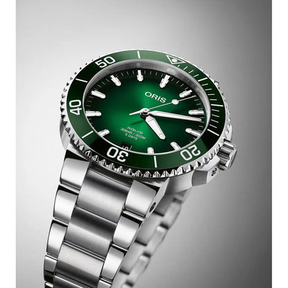 Oris Aquis Date Verde 01 400 7769 4157-07 8 22 09Peb