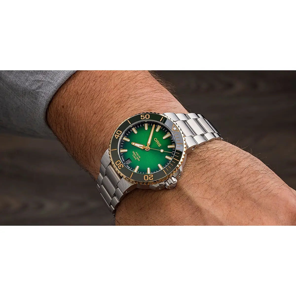 Oris Aquis Date Verde 01 400 7769 6357-07 8 22 09Peb