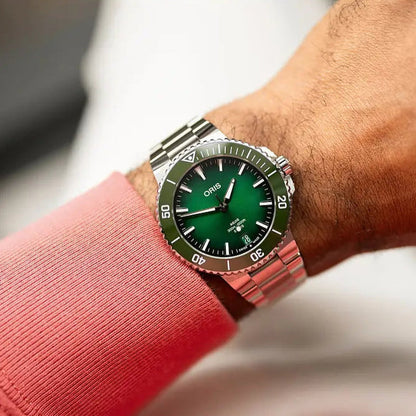 Oris Aquis Date Verde 01 400 7790 4157-07 8 23 02Peb